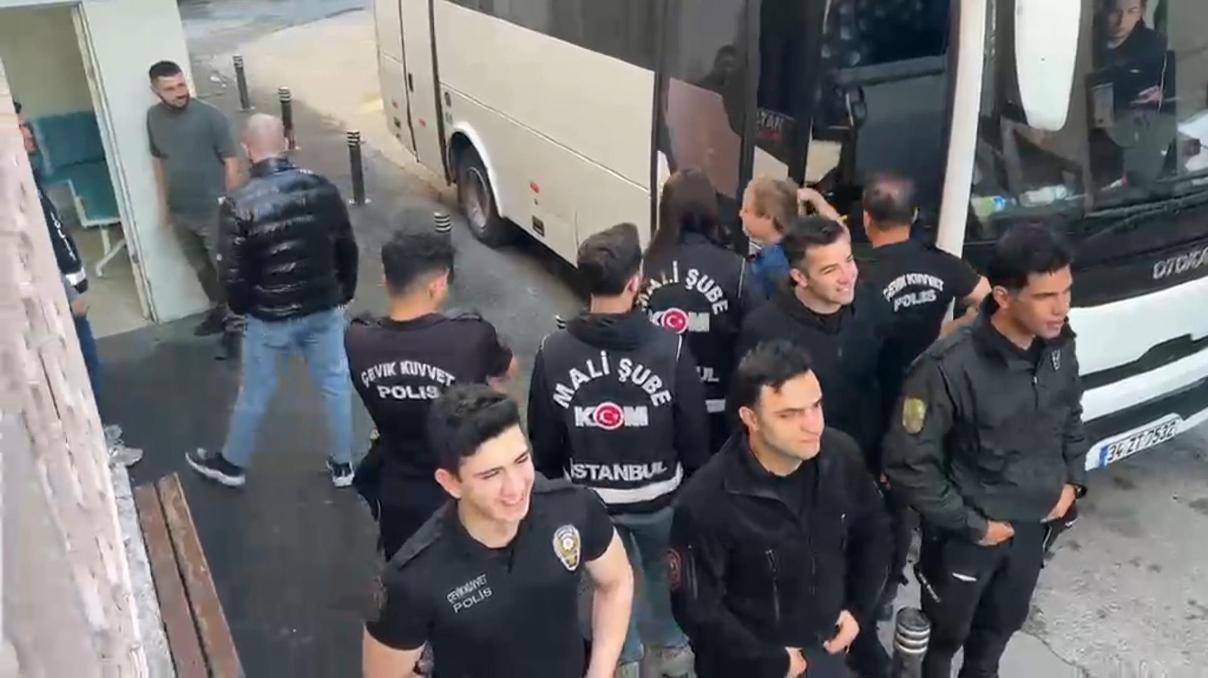 İBBye ihale operasyonu; 12 şüpheliye sağlık kontrolü İBBye ihale operasyonu; 12 şüpheliye sağlık kontrolü