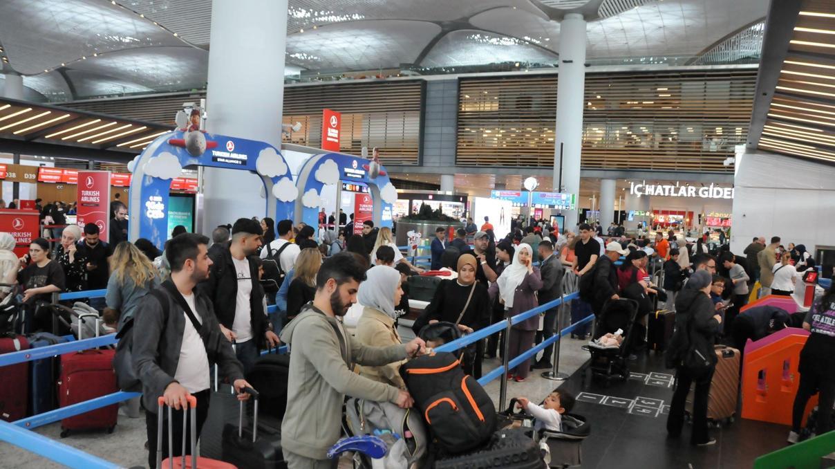 İstanbuldaki havalimanlarında Kurban Bayramı yoğunluğu