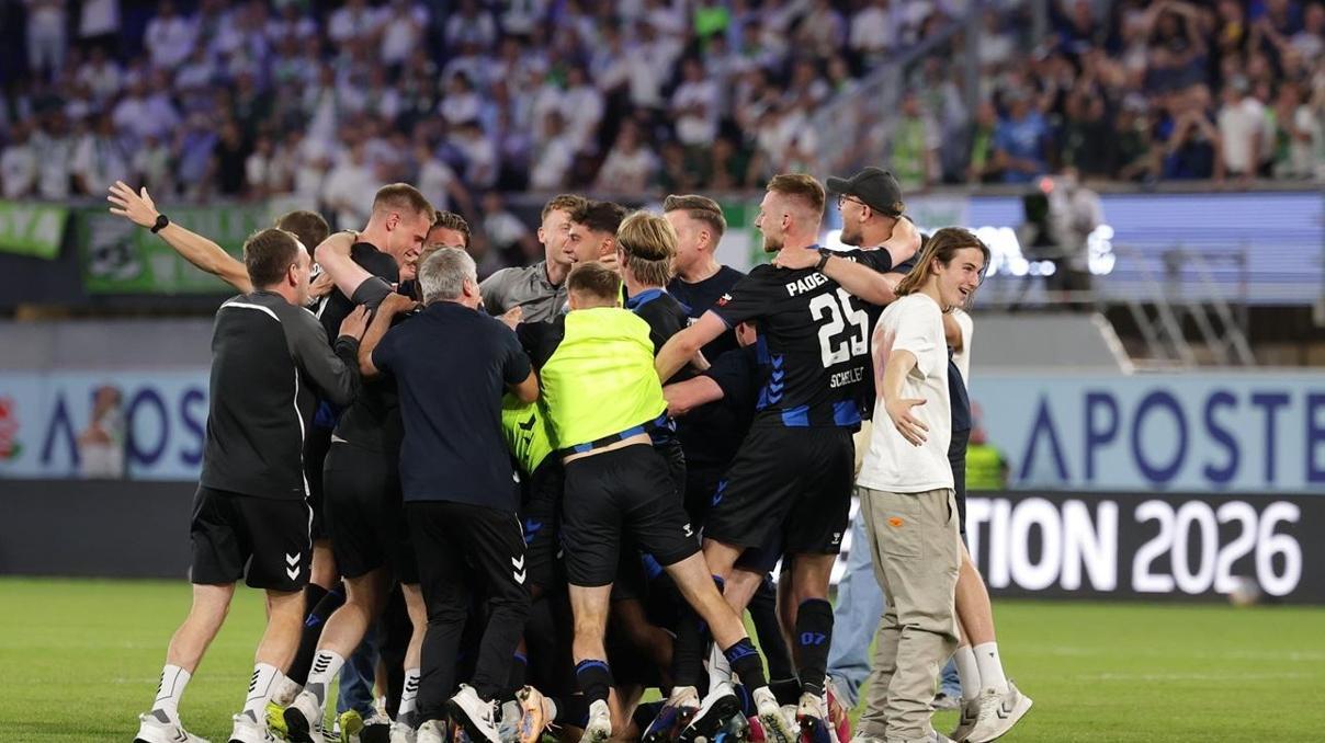 Wolfsburg, 30 yıl sonra küme düştü Paderborn, Bundesligada... Wolfsburg, 30 yıl sonra küme düştü Paderborn, Bundesligada...