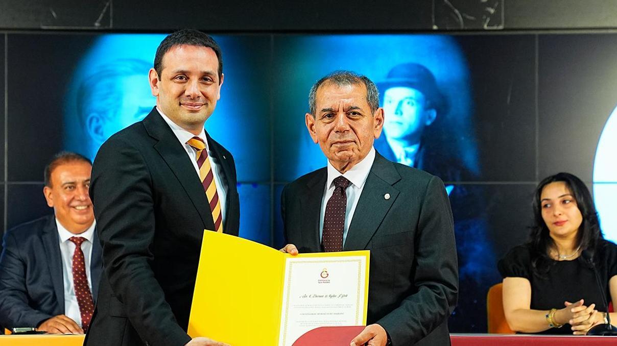 Galatasarayda yeniden başkan seçilen Dursun Özbek, mazbatasını aldı