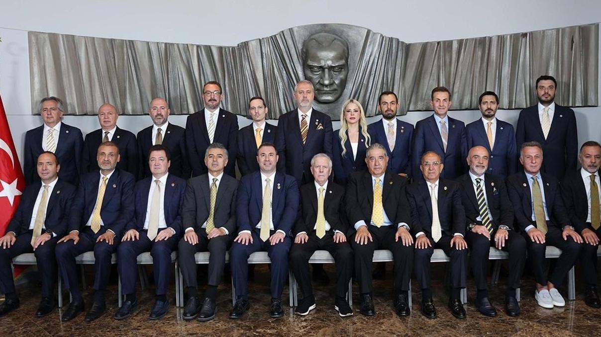 Fenerbahçe Yönetim Kurulu toplantısı sona erdi Kimin hangi göreve getirildiği belli oldu