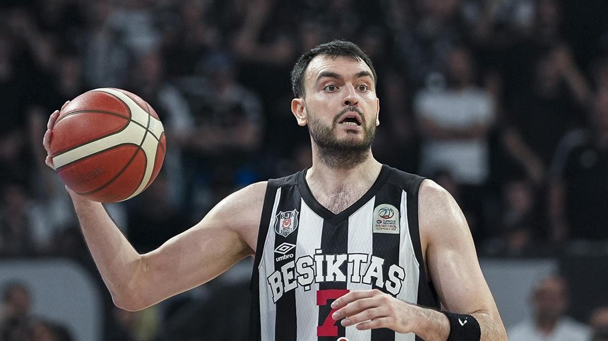 Yiğit Arslan, Beşiktaşa veda etti Yiğit Arslan, Beşiktaşa veda etti