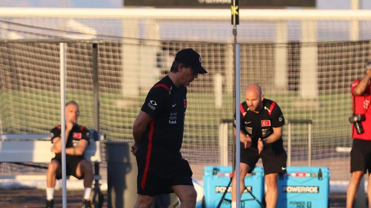 A Milli Takım, ABD maçına hazırlanıyor: Montella, saha kenarında iki isimle sohbet etti... A Milli Takım, ABD maçına hazırlanıyor: Montella, saha kenarında iki isimle sohbet etti...