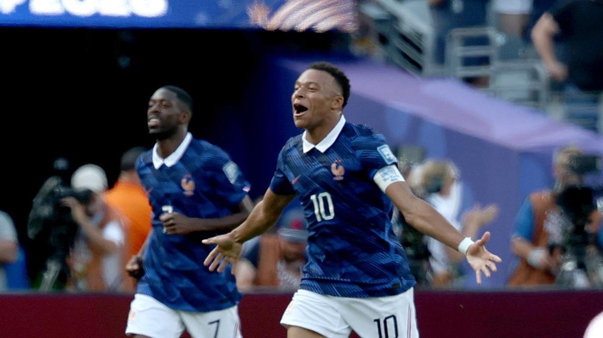 Fransa - İsveç MAÇ ÖZETİ | Kylian Mbappe duble yaptı, tur bileti geldi