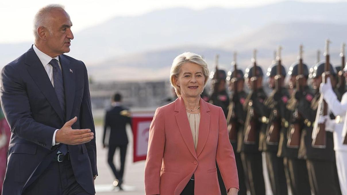 Bakan Ersoydan NATO Zirvesinde yoğun diplomasi Bakan Ersoydan NATO Zirvesinde yoğun diplomasi