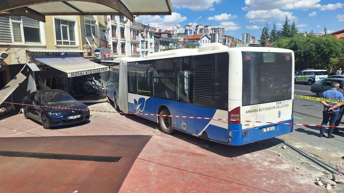 Ankarada belediye otobüsü iş yerine girdi: 7 yaralı Ankarada belediye otobüsü iş yerine girdi: 7 yaralı