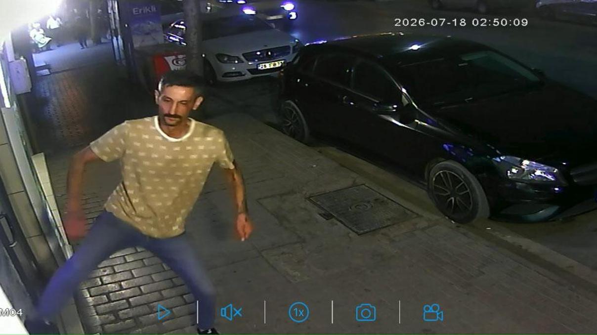 Esnaf fark etti: Suçüstü yakalandı