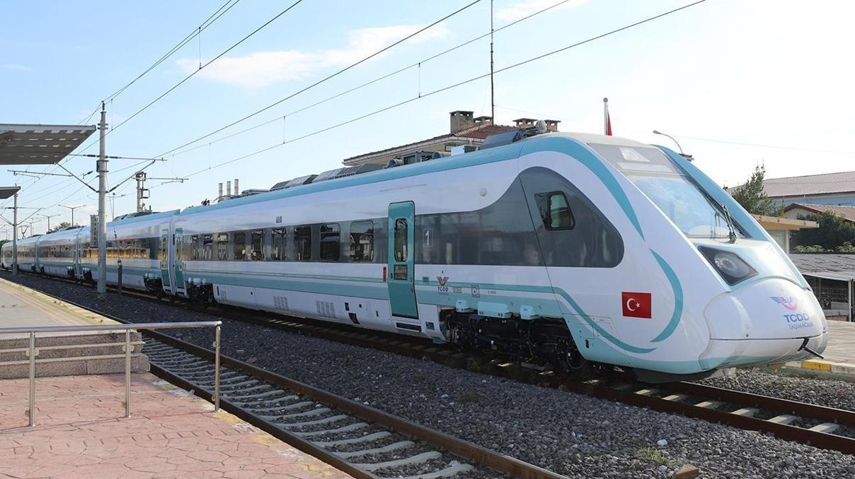 Milli Elektrikli Tren setleri yeni rotasında yolcularla buluşacak Milli Elektrikli Tren setleri yeni rotasında yolcularla buluşacak