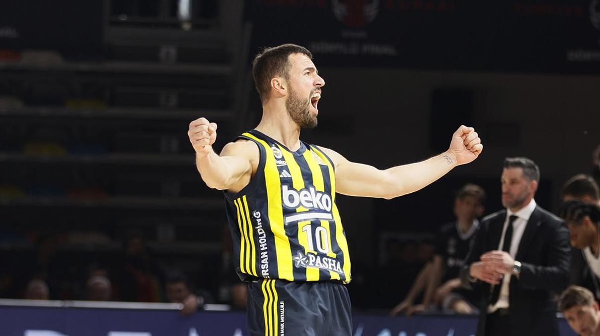 Fenerbahçe, kaptan Melih Mahmutoğlunu kadroda tuttu Fenerbahçe, kaptan Melih Mahmutoğlunu kadroda tuttu