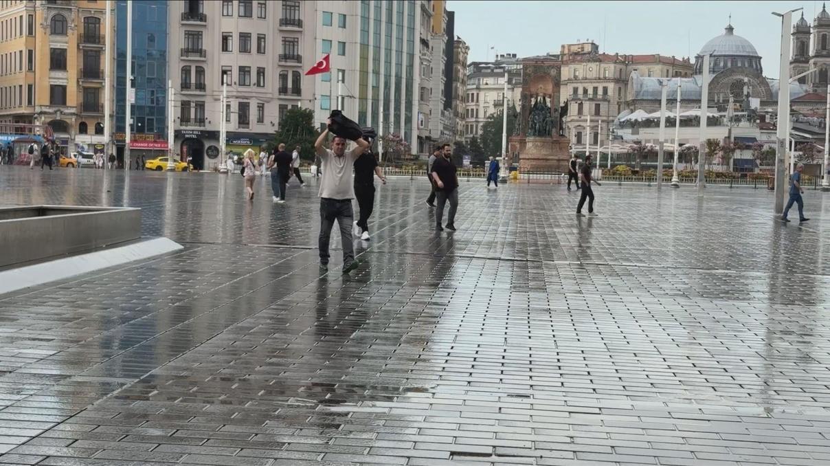MGM uyarmıştı: İstanbulda sağanak etkili oldu MGM uyarmıştı: İstanbulda sağanak etkili oldu