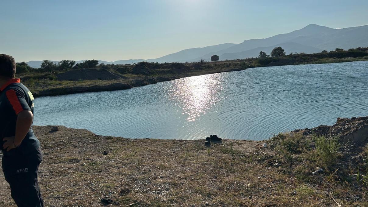 Serinlemek için girdiği gölette boğuldu Serinlemek için girdiği gölette boğuldu
