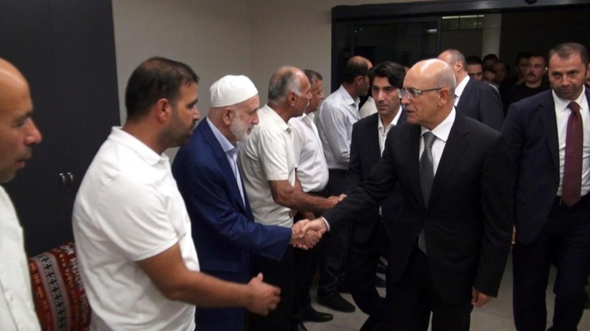 Bakan Şimşek, yangında hayatını kaybeden yeğeninin taziyesine katıldı