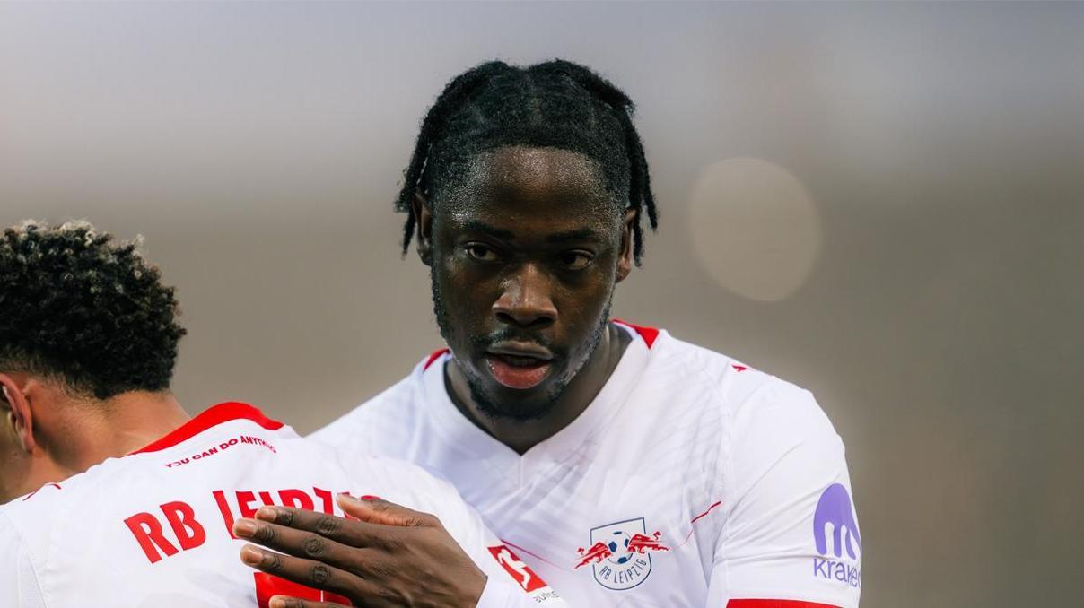 Galatasaray, Bitshiabu transferini resmen KAPa bildirdi