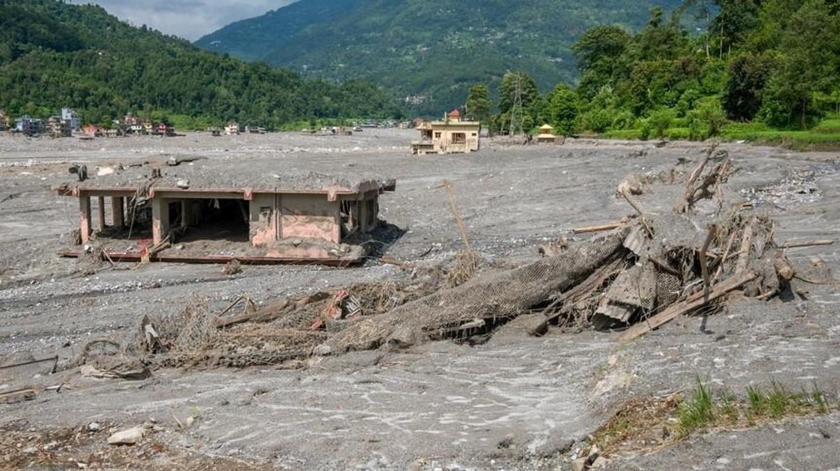Nepaldeki sel felaketinin faturası belli oldu Buzul çökmesi tetikledi, milyarlarca dolarlık yıkım bıraktı Nepaldeki sel felaketinin faturası belli oldu Buzul çökmesi tetikledi, milyarlarca dolarlık yıkım bıraktı