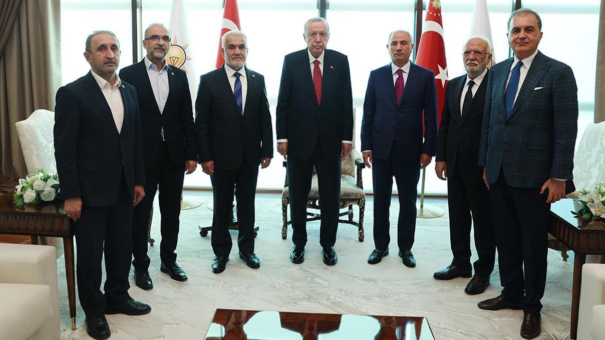 Cumhurbaşkanı Erdoğan, HÜDAPAR Genel Başkanını kabul etti