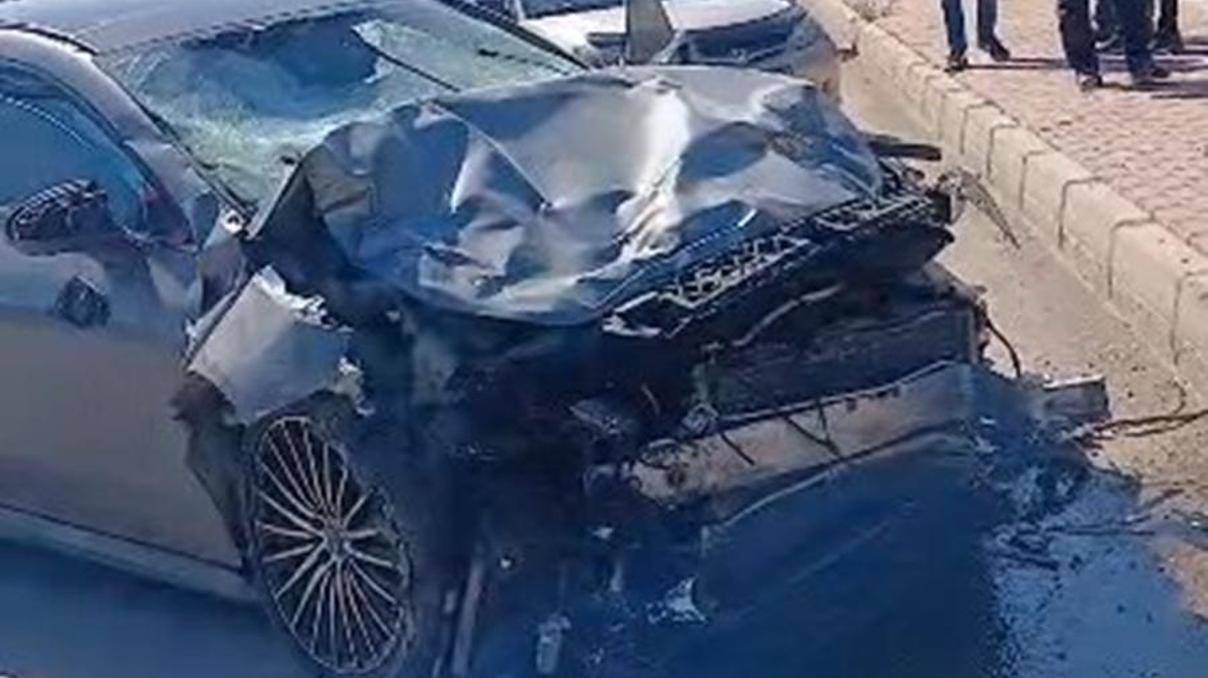 Elazığda feci kaza: Otomobil ikiye bölündü, 2 ölü, 2 yaralı Elazığda feci kaza: Otomobil ikiye bölündü, 2 ölü, 2 yaralı