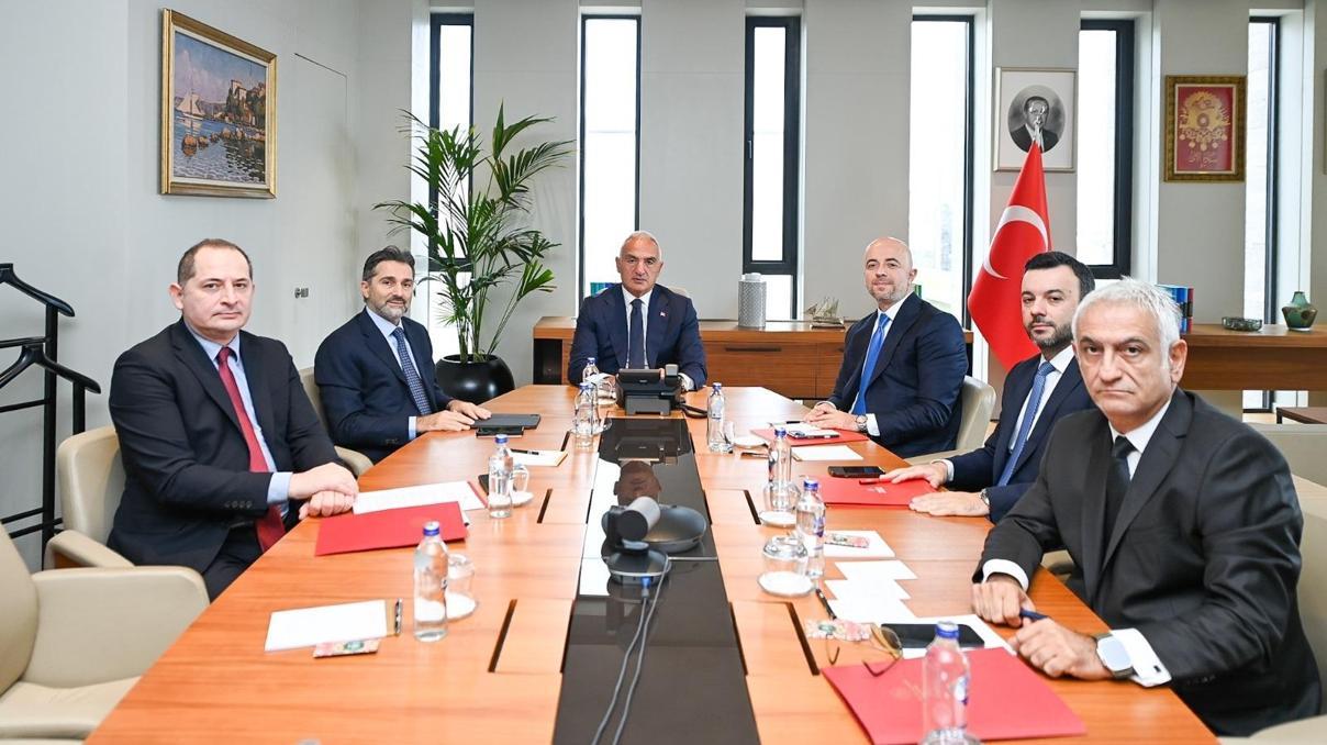 Turizmde yeni rotalar: Bakan Ersoy ve THY yönetiminden turizm zirvesi