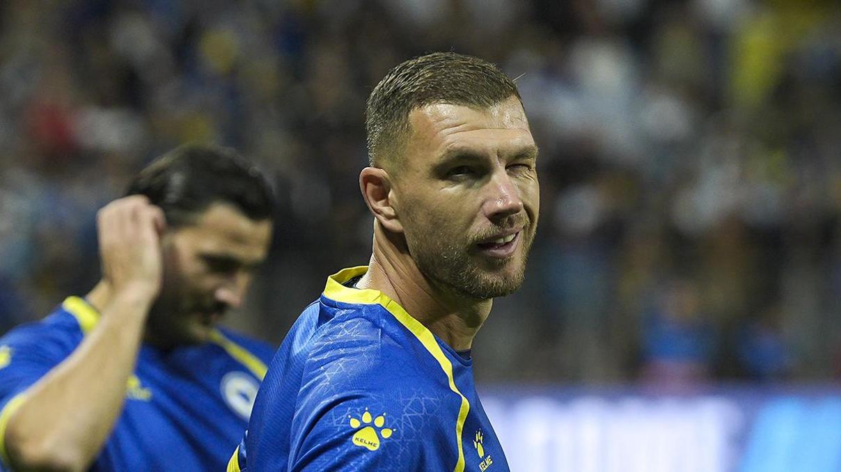Bosna Hersek efsanesi Dzeko, milli takım formasını son kez giydi