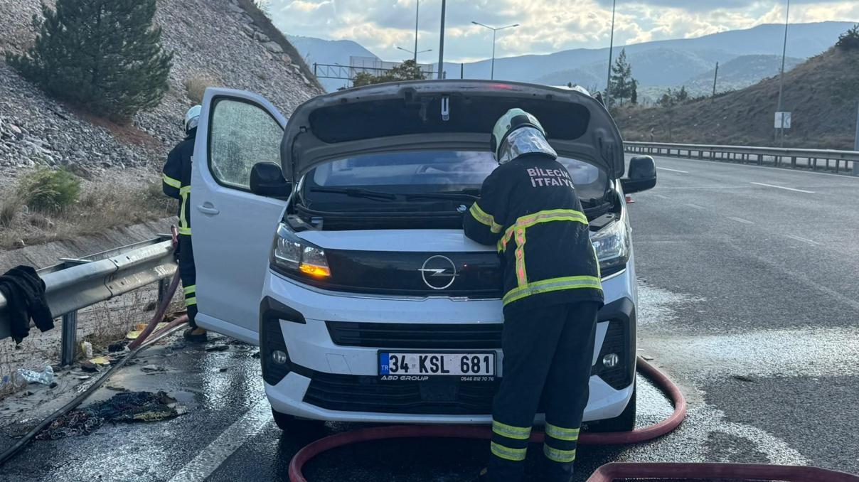 Bilecik’te korkutan anlar Ticari araç alev alev yandı Bilecik’te korkutan anlar Ticari araç alev alev yandı