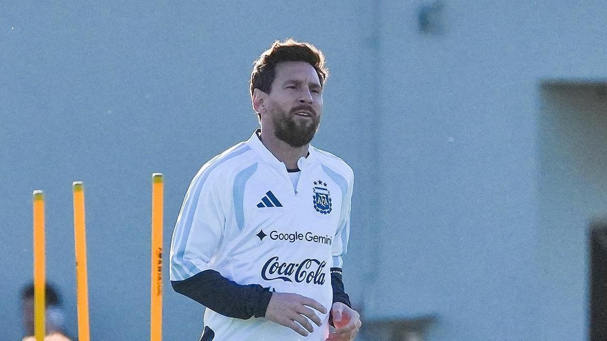 Lionel Messi, milli formayla son antrenmanına çıktı Lionel Messi, milli formayla son antrenmanına çıktı