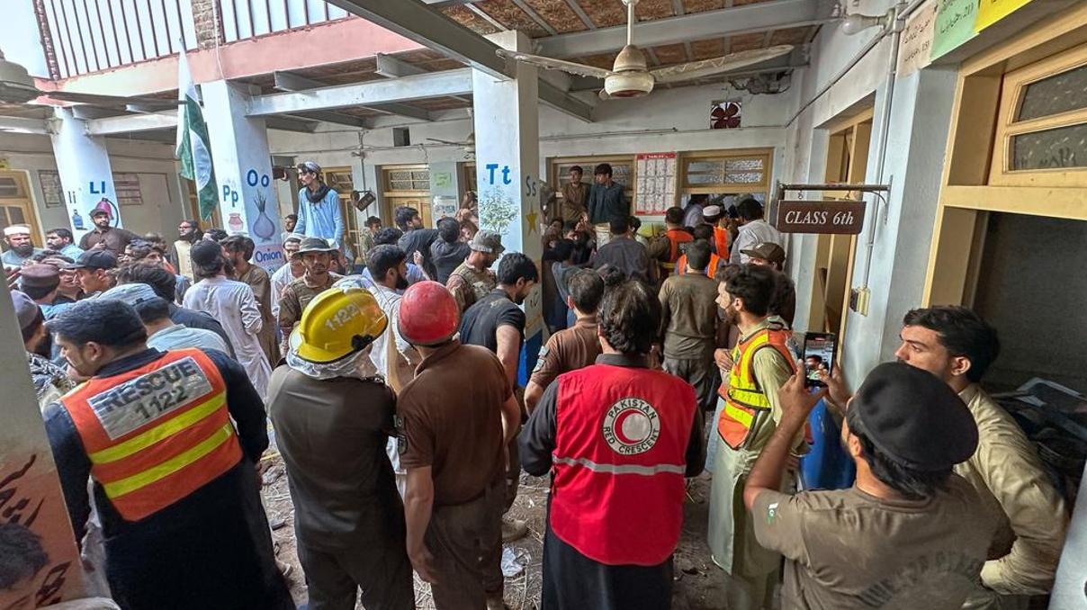 Pakistan’da okulun çatısı çöktü: 28 ölü Pakistan’da okulun çatısı çöktü: 28 ölü