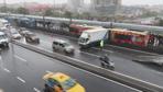 Beylikdüzünde kamyonet, metrobüs bariyerine çarptı