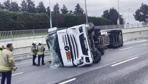 Bakırköyde tanker devrildi; sızıntı nedeniyle yol kapatıldı