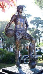 Can Bartu heykeli Yoğurtçu Parkında açıldı