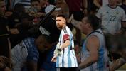 Brezilya-Arjantin maçında şok! Messi takımı soyunma odasına götürdü...