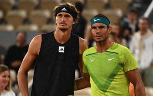 Son dakika... Zverev tekerlekli sandalye ile terk etti, Nadal hükmen finalde