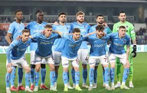 Trabzonspor, Fatih Tekke'yle deplasman lanetini bozdu! Yerel basın galibiyeti manşete böyle taşıdı...