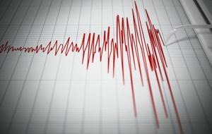 İstanbul'da şiddetli deprem! Ünlü isimler korku dolu anları paylaştı