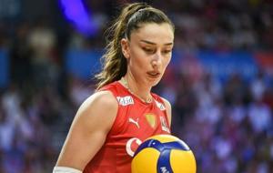 Hande Baladın imaj tazeledi! Yeni saç rengine beğeni yağdı