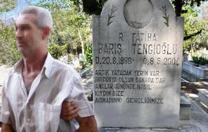 Özgür Özel'e yumruklu saldırı... Saldırganın katlettiği oğlunun mezarında dikkat çeken yazı