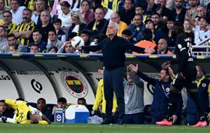 Derbi yenilgisi sonrası Jose Mourinho'yu topa tuttu: Dünyanın en büyük hocasısın öyle mi?