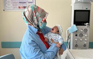 Dünyada 7'nci vaka! 34 haftalık doğan Eymen bebeğin boynundan 445 gram tümör çıkarıldı