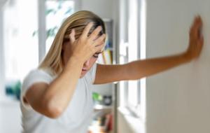 Anksiyete Nedir? Anksiyete Belirtileri, Türleri ve Tedavi Yöntemleri Nelerdir?