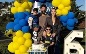 Fahriye Evcen oğlu Kerem'i paylaştı sosyal medya yıkıldı!