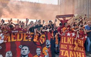 Şampiyon Galatasaray’a İzmir’de görkemli karşılama