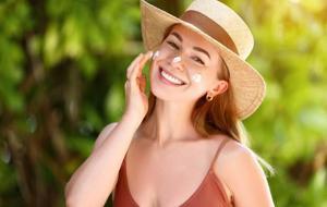 Dermatologdan Yazın Cildinizi Işıl Işıl Parlatacak 9 Etkili Öneri