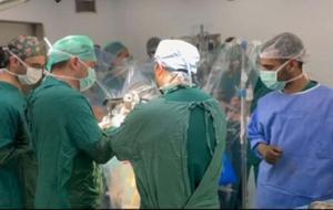 İlaç tedavisinde yan etki görülen Parkinson hastalarına beyin pili ameliyatı
