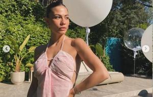 Demet Özdemir’den Pembe Kombinle Yeni Pozlar! Sosyal Medya Paylaşımları Büyük İlgi Gördü