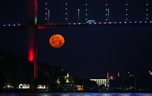 'Çilek Dolunayı' İstanbul'da!