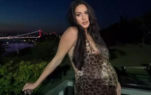 Sahra Işık Anne Oldu! Bebeğiyle İlk Fotoğrafını Paylaştı