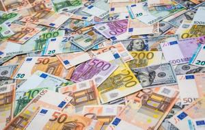 Commerzbank’tan yeni dolar ve euro tahminleri