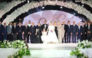ÇIRAĞAN DEĞİL ÇORUM! JET SOSYETE BU DÜĞÜNÜ KONUŞUYOR! Sinan Engin’in kızı Elif Engin, Ahmet Ahlatcı’nın oğlu Ahmet Emin Ahlatcı ile evlendi