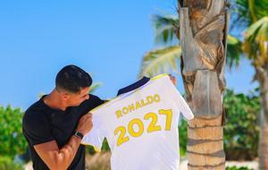 Cristiano Ronaldo, imzayı attı