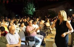 Şok Anlar Sahneye Yansıdı: Dron Sanatçının Saçlarına Çarptı