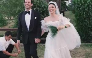 Beste Kökdemir Düğününden Sonra Bebek Müjdesini Verdi! Gelinlikli Yeni Fotoğraflarını Paylaştı