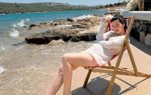 Merve Boluğur'dan Cesur Tatil Pozları! Bikinili Fotoğrafları Gündeme Oturdu